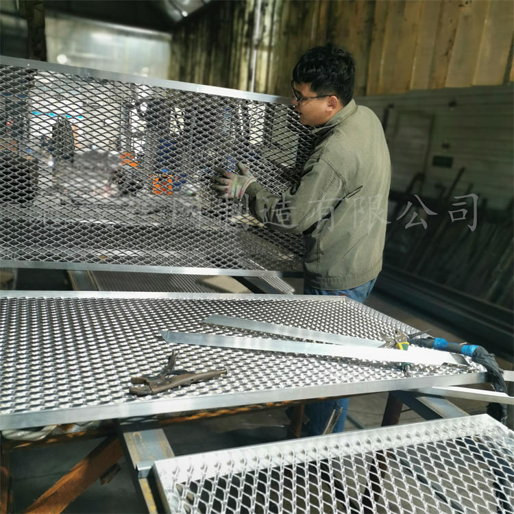 鋁板網(wǎng)拉伸網(wǎng)設(shè)計(jì)在采光頂?shù)膽?yīng)用