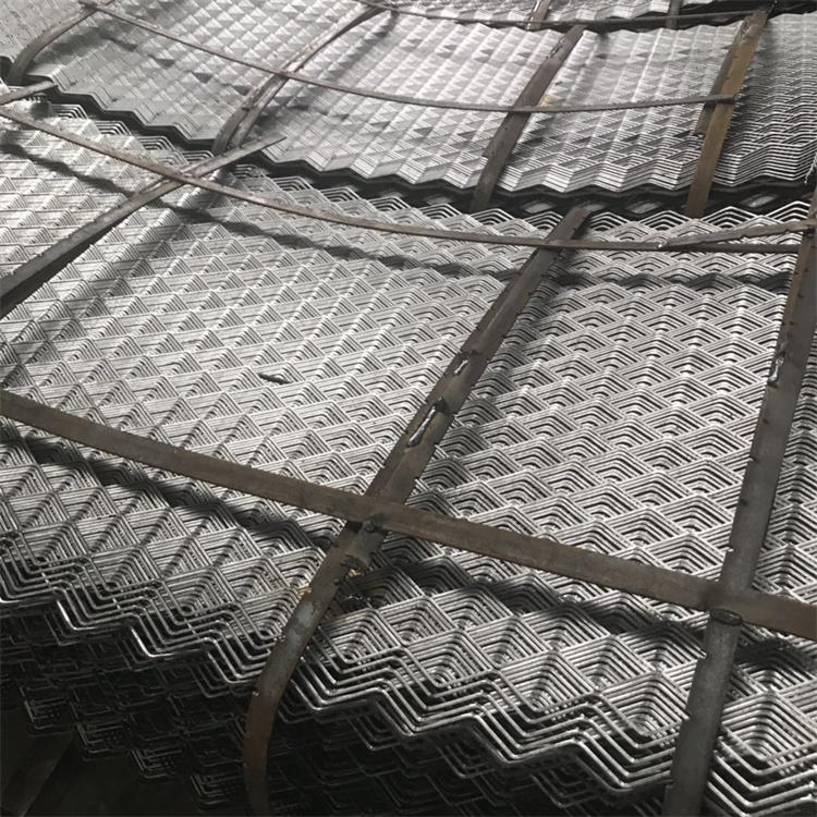 鋼架板安裝時(shí)的臨時(shí)固定方法