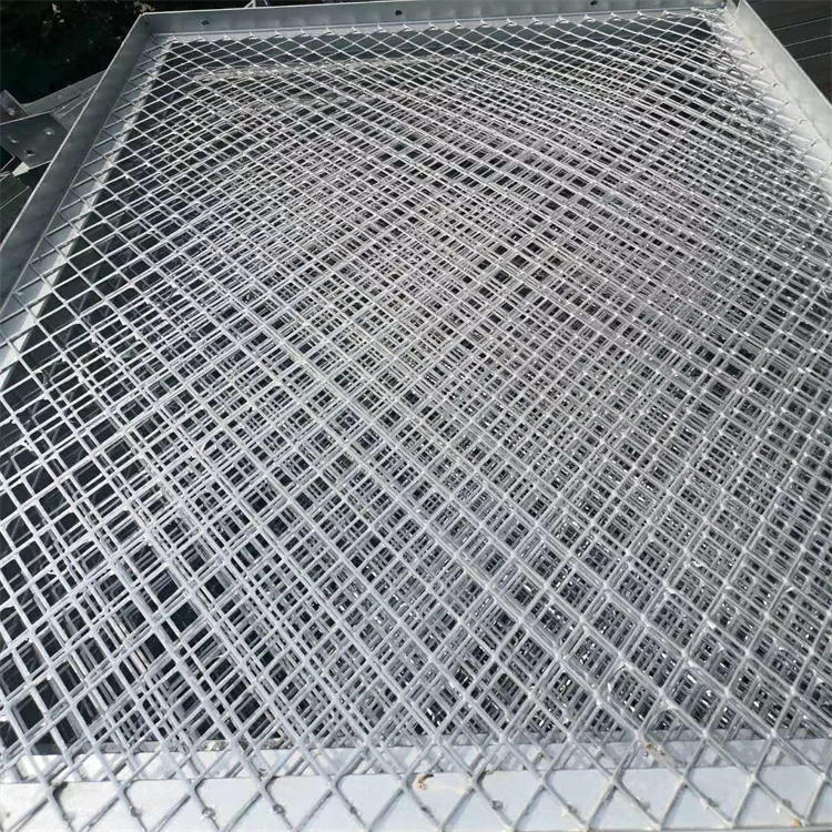 鋼板網(wǎng)安裝時的防松動措施